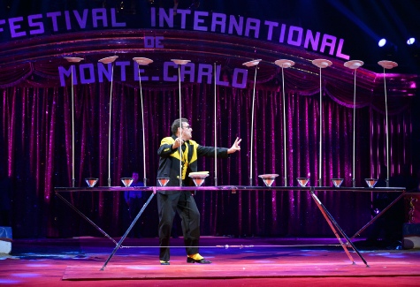 38e FESTIVAL INTERNATIONAL DU CIRQUE DE MONTE CARLO 2014 JUGGLING PLATES JUGGLER CIRCUS